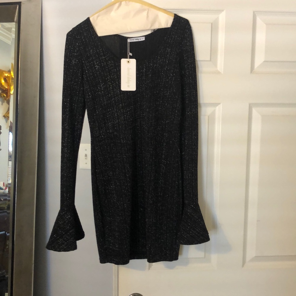 Black light sparkle dress never worn!!!!
